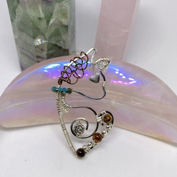 Handmade wire wrapped cat pendant - Picture 7 of 7